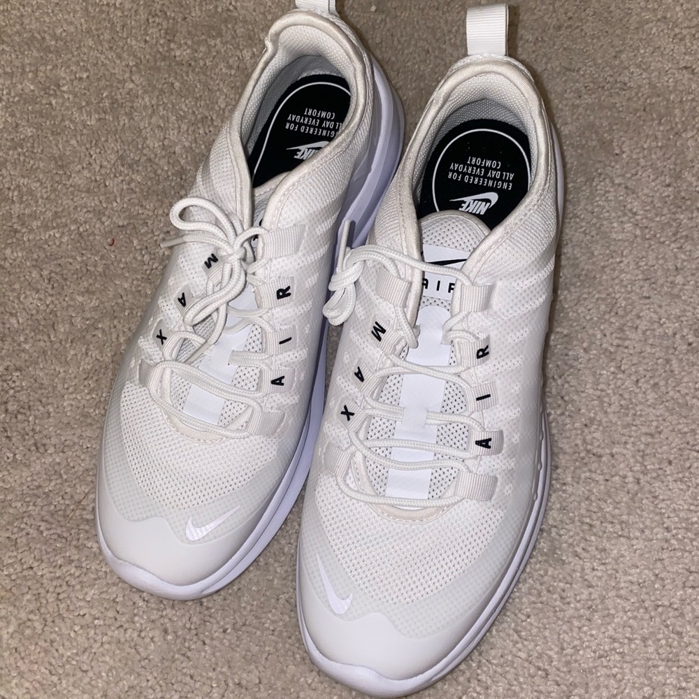 NEW w/o tags AIR MAX NIKE SHOES